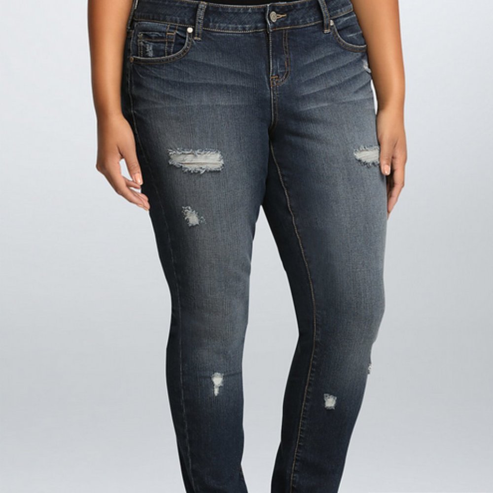 Torrid Skinny Jean - Med Wash w Destruction SZ 18